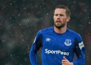 开云体育直播-赛道上的独舞者，爱德华兹与F1年度争冠之夜的唯一性