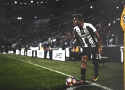 开云体育中国官网-赛场双线，阿尔及利亚的篮球压制与伊萨克的F1揭幕战统治