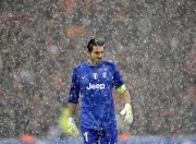 开云体育-独行侠鏖战公牛，东决关键战，谁将主宰命运之夜？