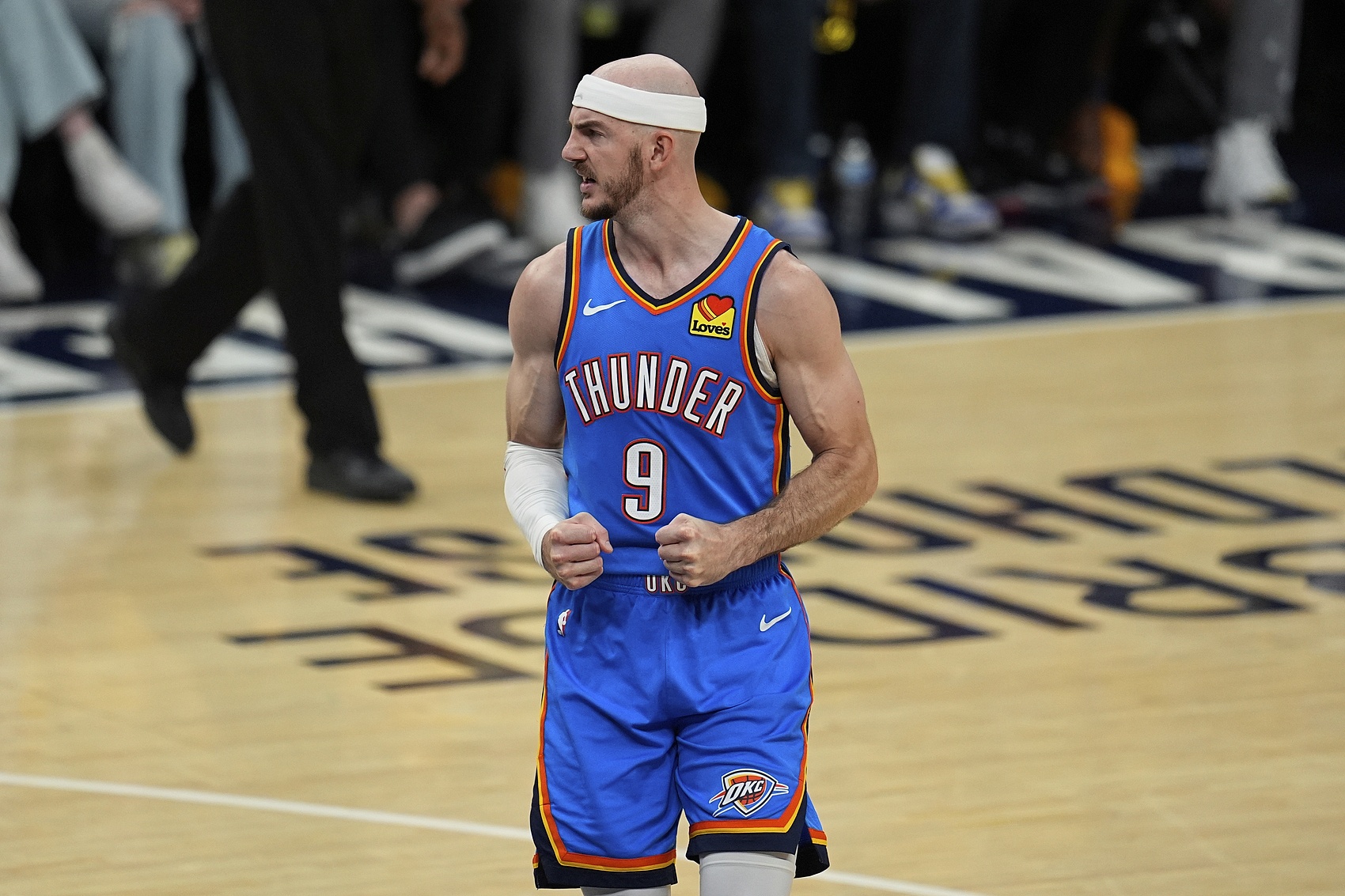 包含步行者强势西班牙男篮，卡鲁索一己之力扛起全队的词条