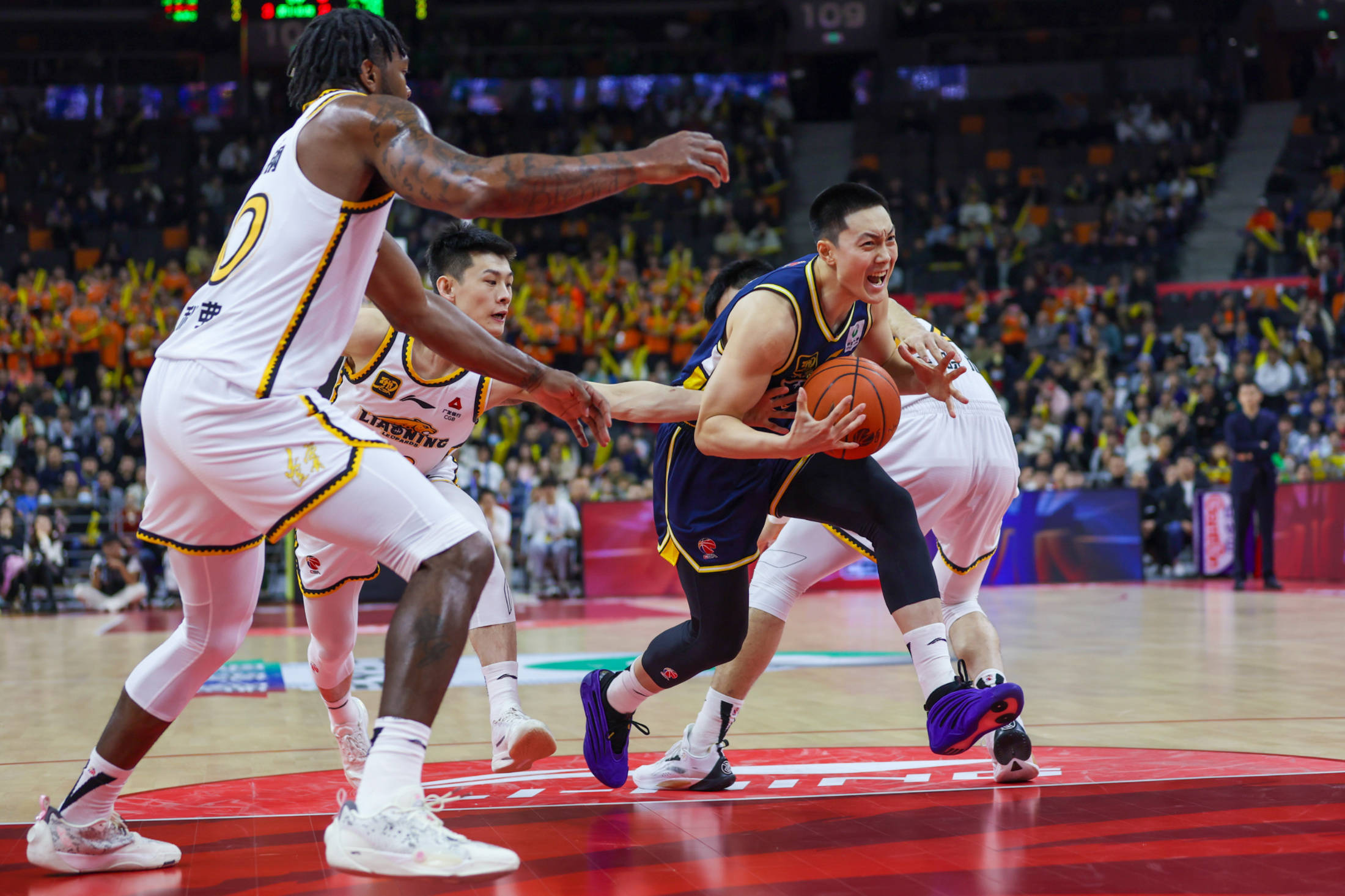 山西大胜深圳，双外援发挥出色，助球队取得胜利