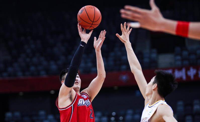 山西大胜深圳，双外援发挥出色，助球队取得胜利