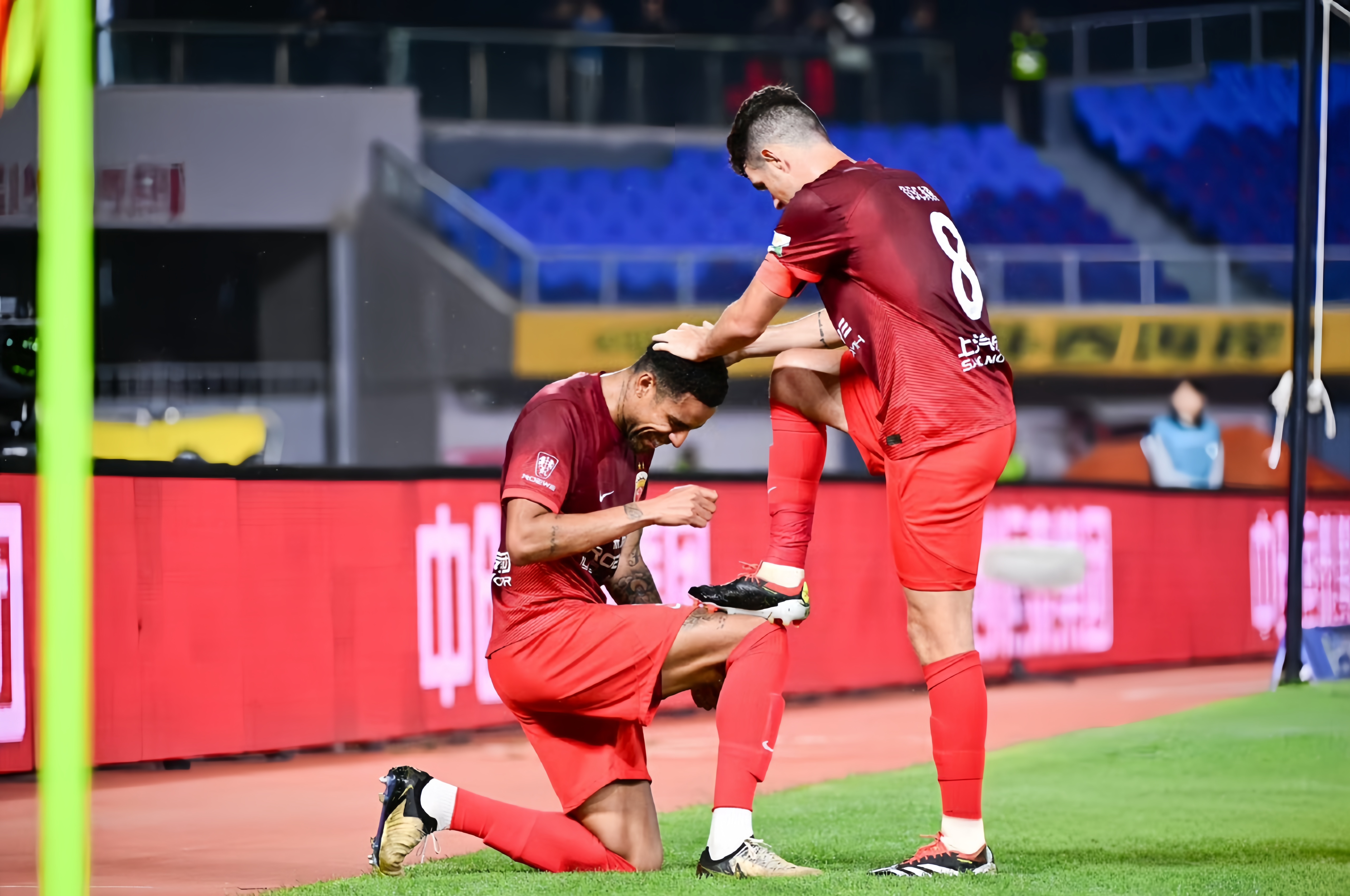 昂热队在比赛中表现出色,赢得关键胜利 昂热队在比赛中表现出色,赢得关键胜利