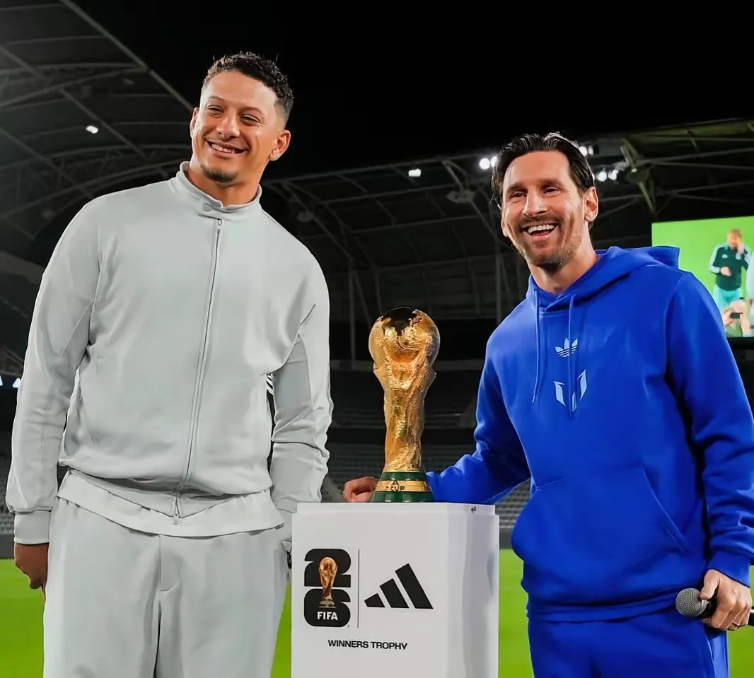 包含梅西领衔阿根廷备战国际比赛，冲刺冠军荣誉的词条