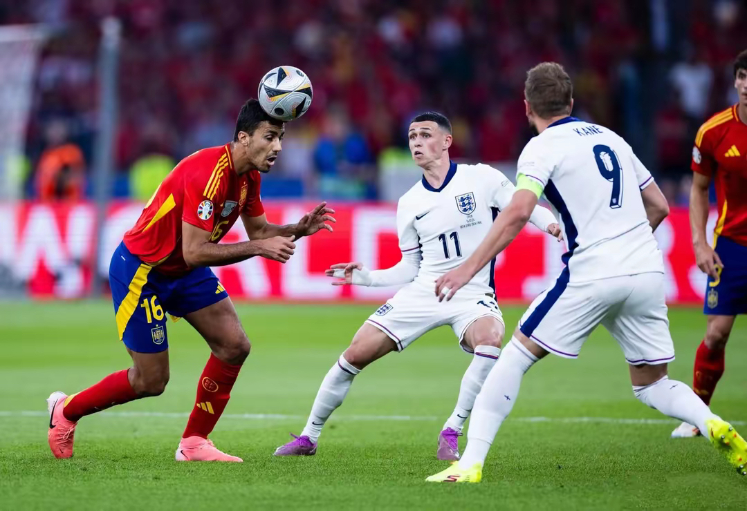 包含欧洲联赛场可谓星光熠熠，各国豪强厮杀的词条