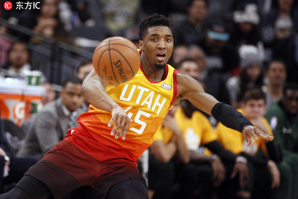 马刺横扫爵士，米切尔绝境逆转