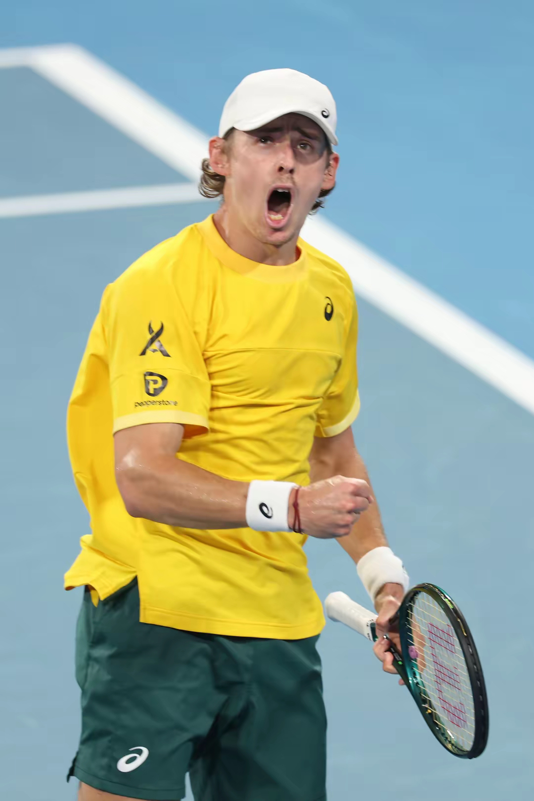 英国网球队完胜世界网球队，费德勒绝境逆转的简单介绍