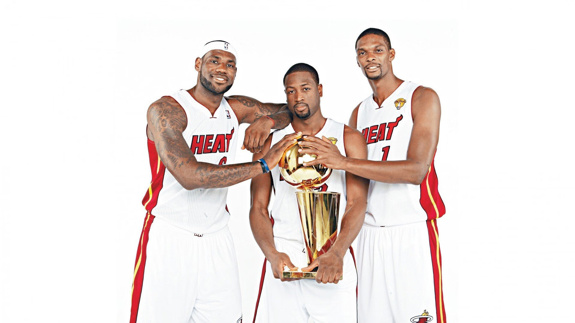 拉文压制级表现撕裂防线，热火灼浪席卷纽约强势晋级